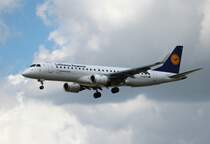 Lufthansa Regional(CityLine) Embraer ERJ-190-100LR D-AECF bei der Landung in Frankfurt am Main am 16.08.2012