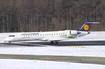 Lufthansa mit einem CRJ700 auf runway 24 in Friedrichshafen beim take-off nach Frankfurt (23.01.2012)