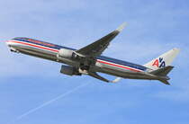 American beim Take-off in Zrich, aufgenommen am 6.10.2012 von der Besucherterrasse. 