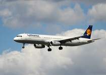Lufthansa A 321-231 D-AIDG bei der Landung in Frankfurt am Main am 16.08.2012