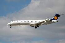 Lufthansa Regional(CityLine) Canadair Regjet CRJ701ER D-ACPI  Viernheim  bei der Landung in Frankfurt am Main am 16.08.2012