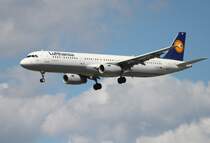 Lufthansa A 321-231 D-AIDF bei der Landung in Frankfurt am Main am 16.08.2012