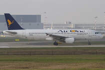 Air One, I-WEBA, Airbus, A320-214, 16.11.2012, MXP, Mailand-Malpensa, Italy 


