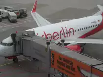 Boeing 737-76J der Air Berlin (D-ABLB) am 03.02.2013 am D�sseldorfer Flughafen (DUS)