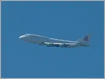 Eine wei�e Boeing 747-4B5, Kennung  LX-ACV, der Fluggesellschaft Cargolux aufgenommen in der N�he von Dippach am 04.03.2012.