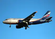 Aeroflot A 319-111 VP-BDO bei der Landung in Berlin-Sch�nefeld am 13.10.2012