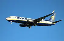 Ryanair B 737-8AS EI-ENZ bei der Landung in Berlin-Sch�nefeld am 13.10.2012