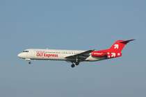 Eine Fokker 100 (D-AFKE) der mittlerweile insolventen OLT Express beim Landeanflug auf den Flughafen Dresden. Fotografiert am 14.11.2012. 