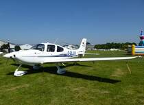 Cirrus SR20, US-amerikanisches Leichtflugzeug am Flugplatz Freiburg, gebaut seit 1999, Juni 2013