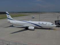 Boeing 737-800 der EL AL in Z�rich-Flughafen.Die Maschine tr�gt die Registrierung 4X-EKB. Sommer 2006