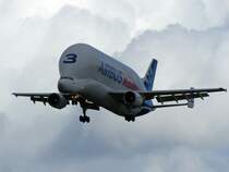 Anflug auf Airbuswerk in Hamburg Finkenwerder. 16.09.2013
Kennung: F-GSTC
Airbus Transport International Airbus-608ST Beluga A300F4