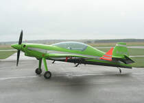 Private Reinsdorf 325 D-EZAK am 27.04.2013 auf dem Flugplatz Strausberg