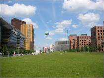 Im Juli 2005 wurde am Potsdamer Platz in Berlin ein Fesselballon als Aussichtsplattform genutzt.