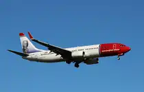Norwegian Air Shuttle B 737-86N LN-NON bei der Landung in Berlin-Schnefeld am 25.08.2013