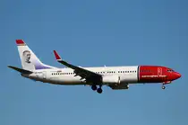Norwegian Air Shuttle B 737-8JP LN-NGH bei der Landung in Berlin-Schnefeld am 25.08.2013