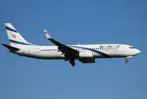 EL Al B 737-858 4X-EKB bei der Landung in Berlin-Schnefeld am 25.08.2013