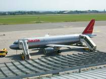 Airbus A320 der Lauda Air (OE-LBQ) vor dem Charterflug nach Monastir.