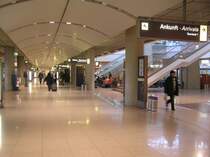 Eingangsbereich des Hamburger Flughafens, Terminal 1. Aufnahme am 9.2.07