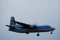 Fokker F50 PH-KVD der KLM-cityhopper im Anflug auf Hamburg Fuhlsbttel am 02.12.08