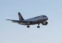 Lufthansa A 319-114 D-AILE  Kelsterbach  bei der Landung in Berlin-Tegel am 30.12.2013