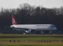 Turkish Airlines A 321-231 TC-JRV kurz vor dem Start in Berlin-Tegel am 30.12.2013
