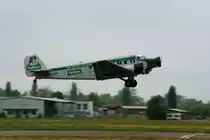 Die JU-52 / 3mg4e HB-HOP der Schweizer Ju-Air (Baujahr 1939) beim Start vom Flugplatz St.Gallen-Altenrhein zu einem Rundflug über den Bodensee; 03.05.2014