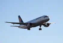 Lufthansa A 320-211 D-AIQM bei der Landung in Berlin-Tegel am 30.12.2013