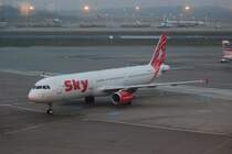 Ein A321 der Sky Airlines in Hamburg Fuhlsbttel am 14.12.08