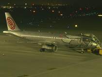Ein rgelmiger Gast in Linz: Dieser Airbus A320-214 der Niki (OE-LEA,  Rock'n'Roll ) landete aus Marburg und flog am darauffolgenden Morgen nach Nrnberg. 