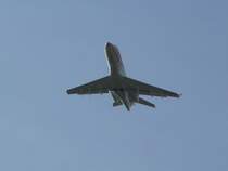 OE-HPZ ist gerade in Tempelhof gestartet und saust ber mich (Fotostandpunkt-Tipp: Oderstrae) hinweg. 17.2.2007