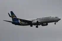 Ukraine International Airlines B 737-84R UR-PSF bei der Landung in Berlin-Tegel an einem sehr nebligen 18.10.2014