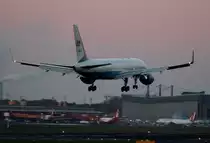 USA Air Force VC-32A 98-0002 bei der Landung in Berlin-Tegel am 19.10.2014