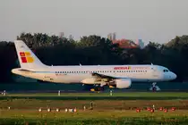 Iberia Express A 320-214 EC-LRG kurz vor dem Start in Berlin-Tegel am 19.10.2014