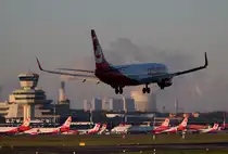 Air Berlin B 737-86J D-ABKI bei der Landung in Berlin-Tegel am 19.10.2014
