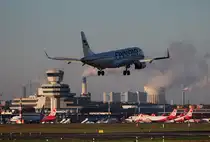 Finnair ERJ-190-100LR OH-LKM bei der Landung in Berlin-Tegel am 
19.10.2014