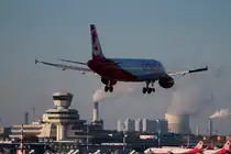 Air Berlin A 320-214 D-ABFG bei der Landung in Berlin-Tegel am 19.10.2014