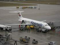 Eine MD 87 der spanischen Spanair.Angekommen aus Madrid-Barajas in Stuttgart.