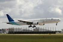 Garuda Indonesia PK-GIC bei der Landung in Amsterdam 20.5.2015