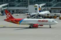 9H-AEP Air Malta Airbus A320-214  zum Gate in München  Franz Josef Strauss am 10.05.2015