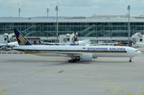 9V-SWT Singapore Airlines Boeing 777-312(ER)  in München Franz Josef Strauss zum Start  10.05.2015