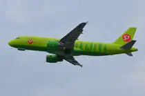 VP-BCS S7 - Siberia Airlines Airbus A320-214  am 13.06.2015 in München gestartet