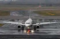 Iraqi Airways A 320-214 YI-ARD bei der Ankunft in Dsseldorf am 10.03.2015