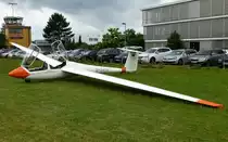 AS K21, Kennung D-3429, der Segelflugzeugbau A.Schleicher in Poppenhausen baute seit 1979 ber 900 Stck von diesem 2-sitzigen Segelflugzeug, Flugplatz Freiburg, Juni 2015