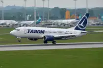 YR-BGB TAROM Boeing 737-38J  bei der Landung in München  14.05.2015