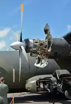 Linkes Turbinentriebwerk (Turboprop) der Transall 51+12 beim  Tag der Bundeswehr  auf dem Fliegerhorst Nörvenich - 13.06.2015