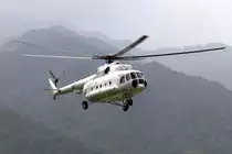 North Korea Air Force Mil Mi-17 847 bei der Landung auf einem Landeplatz bei Hyangsan am 05.09.2014