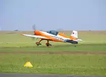 D-EXKW, Extra 330LX bei der Landung in Gera (EDAJ) 2.7.2015