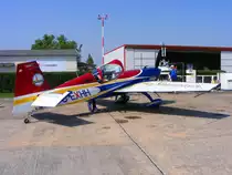 D-EXHH, Extra 330SC, die Maschine von Heike und Hein Sauels, dem neuen Deutschen Meister im Motorkunstflug, in der Königsklasse. Flugplatz Gera (EDAJ), 4.7.2015