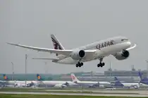 A7-BCS Qatar Airways Boeing 787-8 Dreamliner  nach dem Start in München  15.05.2015