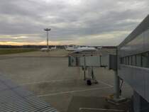 Ein Blick auf das Vorfeld der Fughafen Moskau-Vnukowo.......